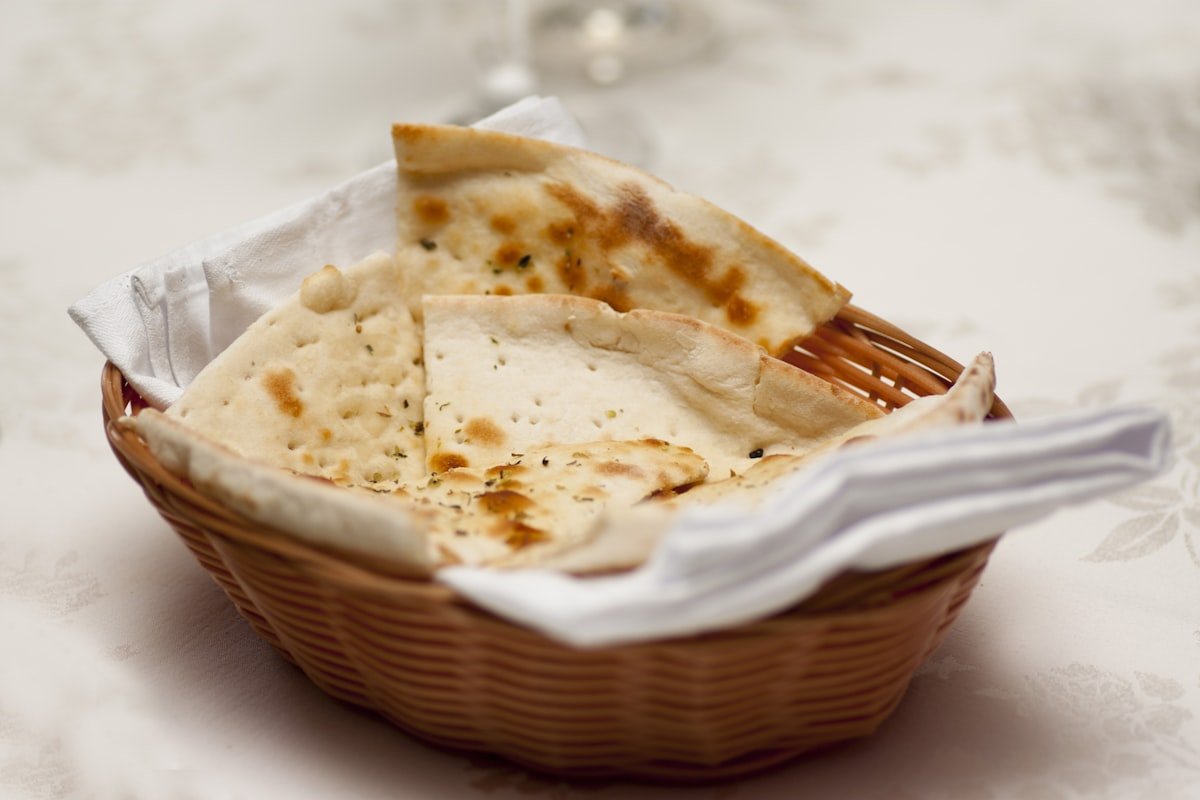 Garlic naan basket